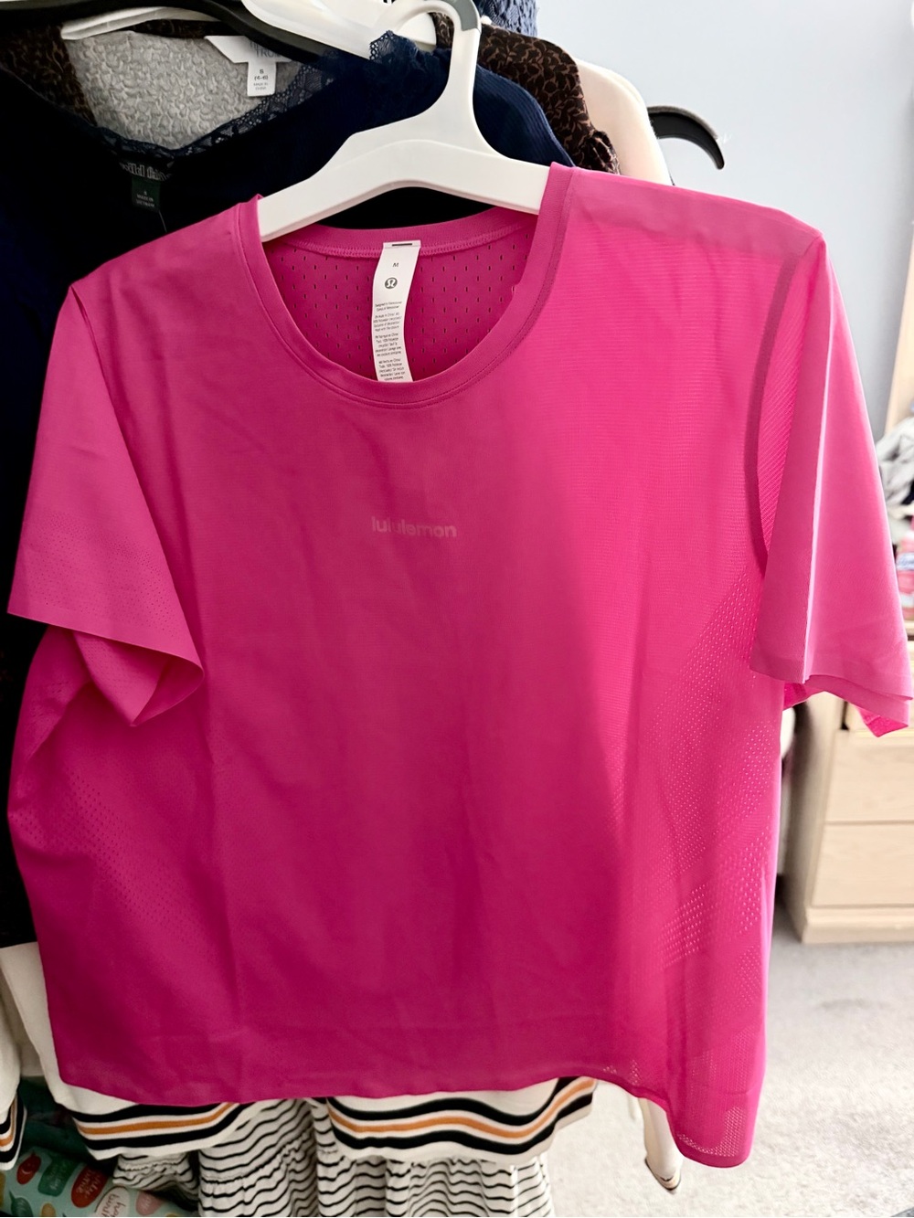 LULULEMON Brand new, super cute, Pink women’s fast and free short sleeve shirt M